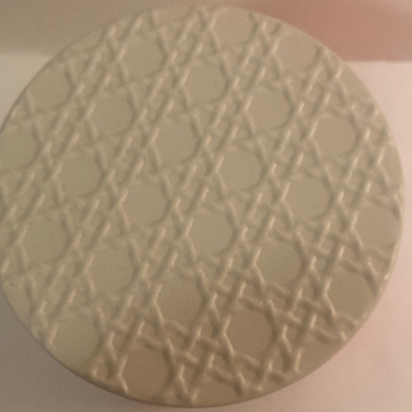 Bath & Body Works Summer Rose Bud Candle - Pink & White - Picture 2 of 3